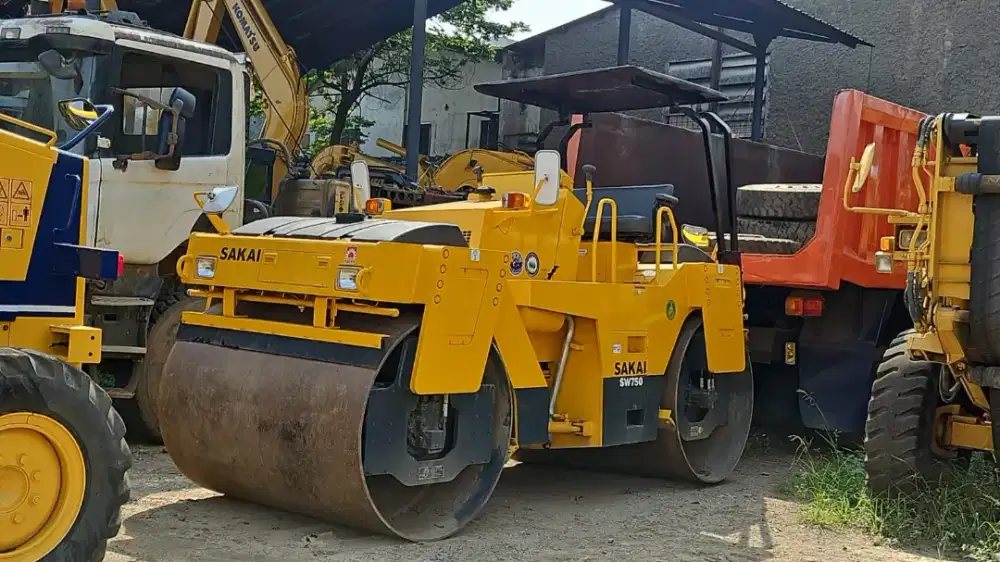 Tandem Roller Sakai SW750 7.5 Ton Double Drum Roller Harga DP
