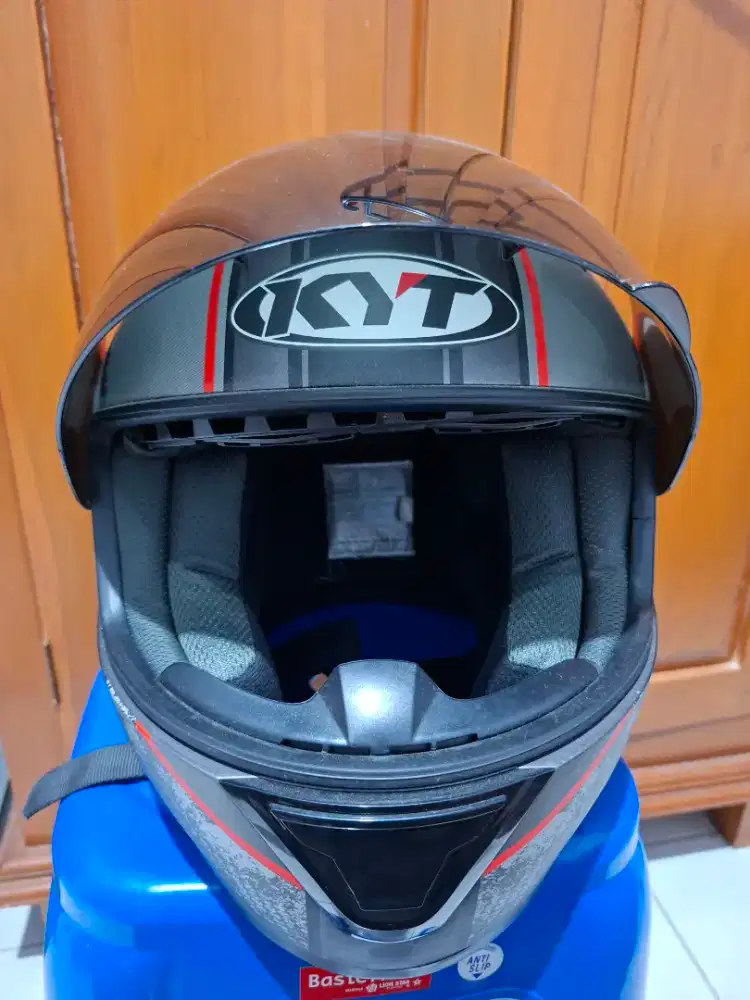 Helm KYT R-10 . BACA DESC