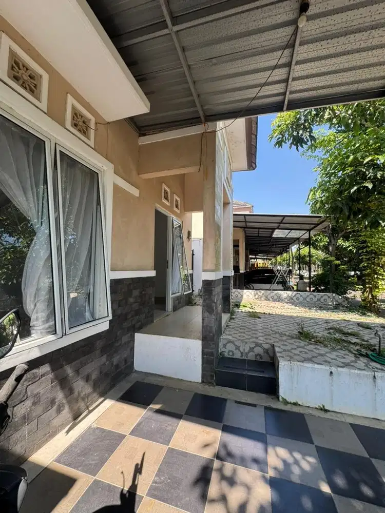 DISEWAKAN RUMAH BERANDA BALI DEKAT UNIKA DAN UP TOWN MALL BSB