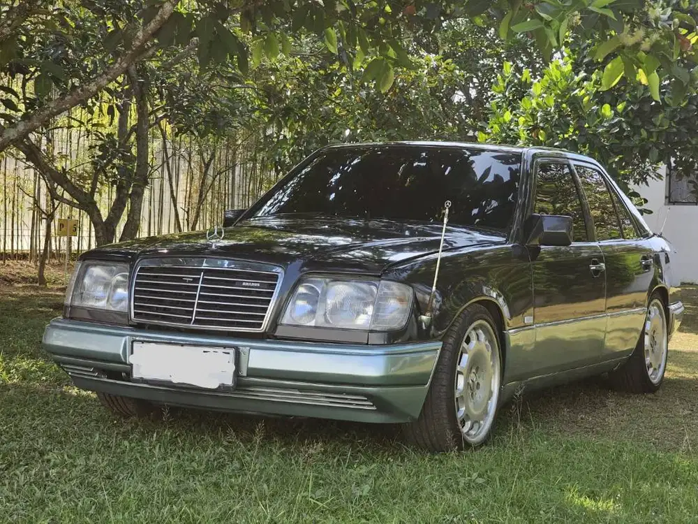 Mercy Boxer Masterpiece W124 E220 tahun 1995 lokasi sleman yogyakarta