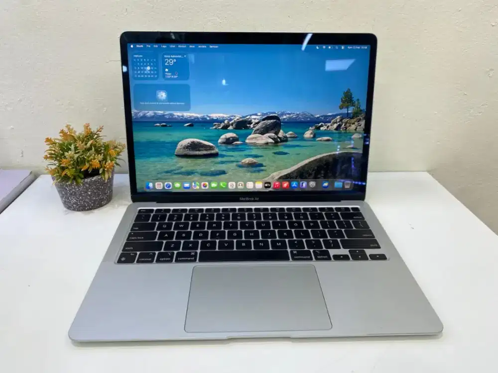 MacBook Air M1 13 2020
Chip M1, Ram 8Gb, SSD 128Gb
IOS Tahoe