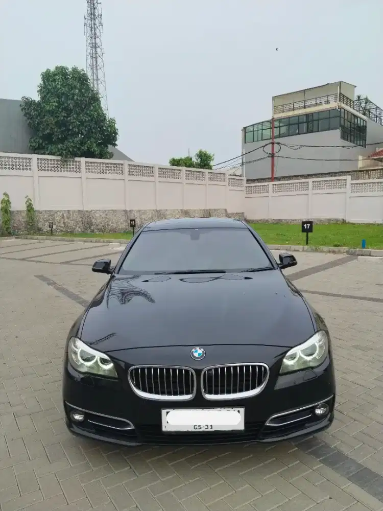 BMW 528i AT 2016 Luxury, sedan elegan
