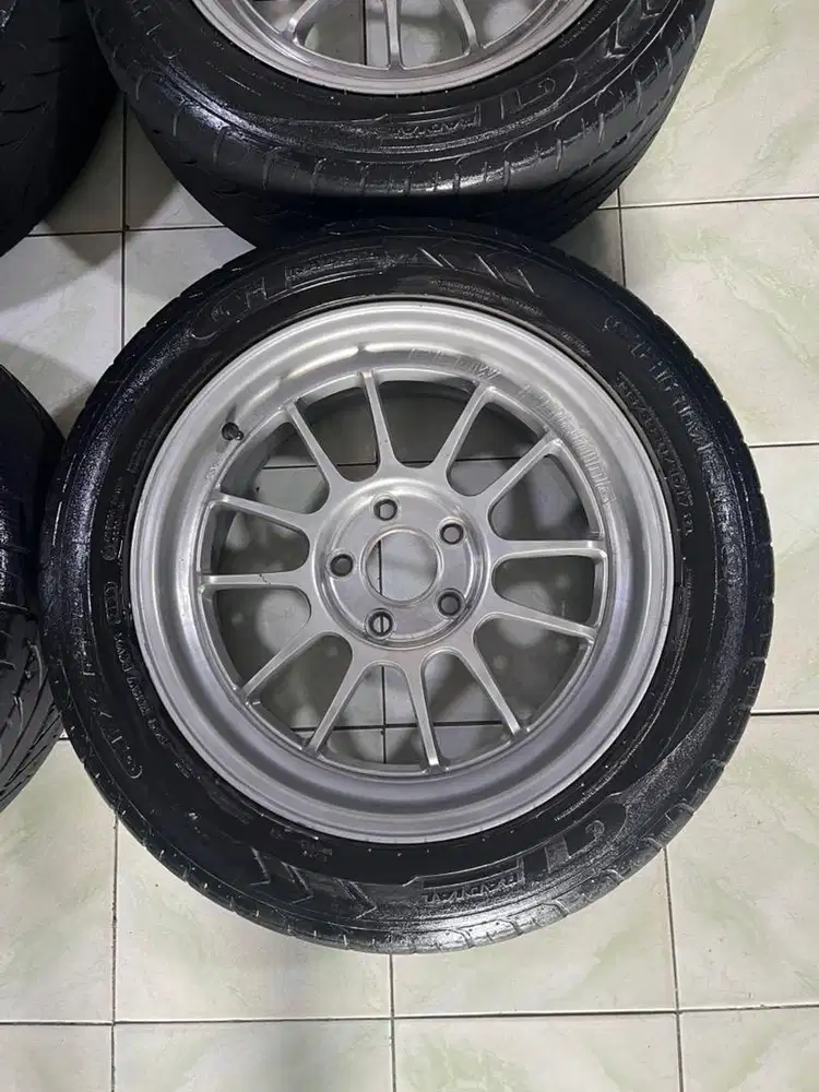 VELG VENOM R17 LEBAR 8 BAN 225/55/17