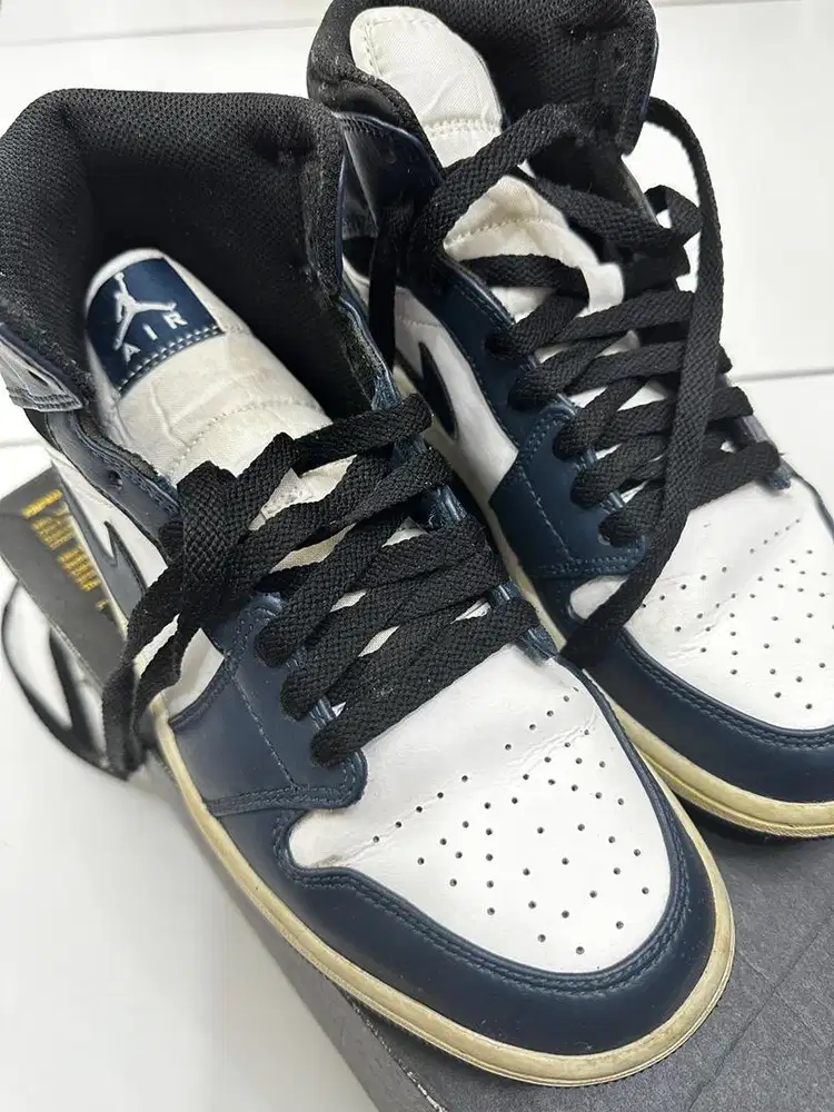 Sepatu nike navy white bekas pakai