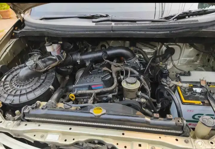 Toyota Kijang Innova 2005 Bensin