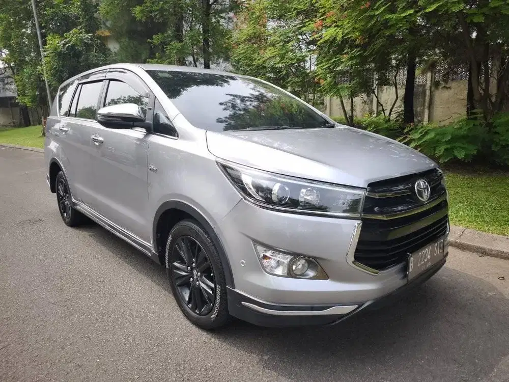 Toyota Innova Venturer bensin 2019