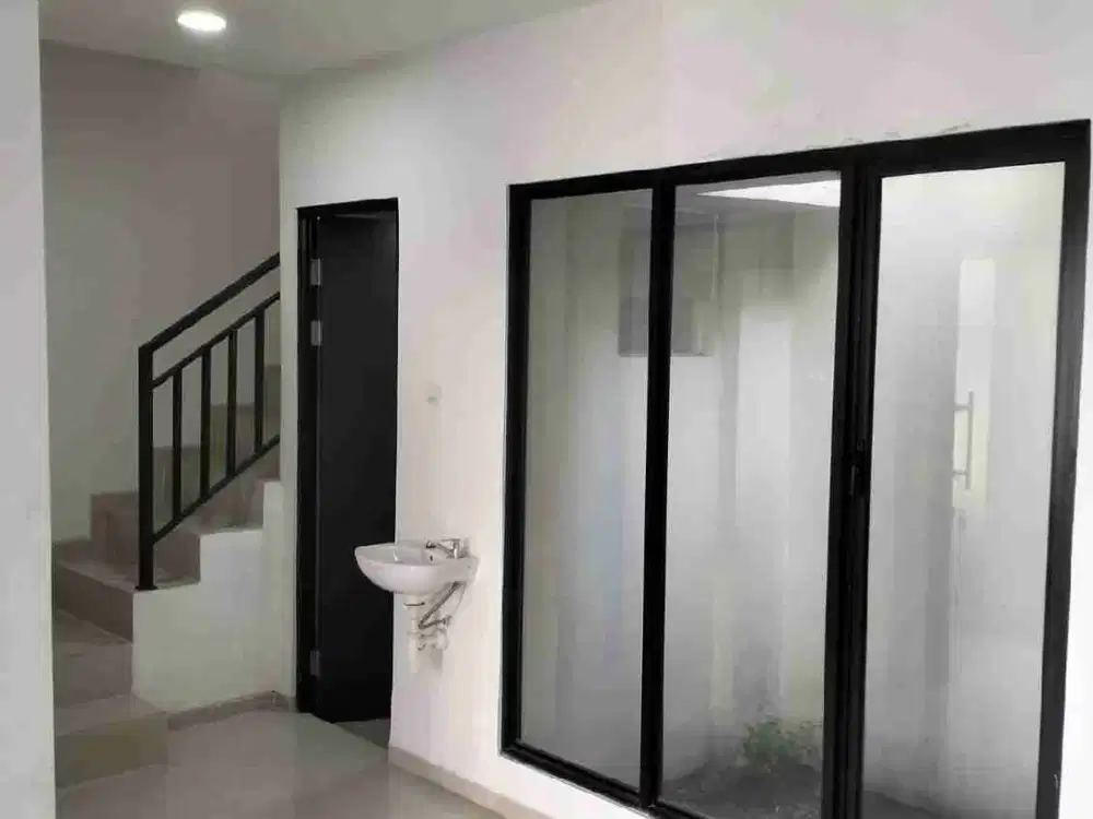 DIJUAL RUMAH EASTERN PARK SECOND BARU GRESS BELUM PERNA DITINGGALI