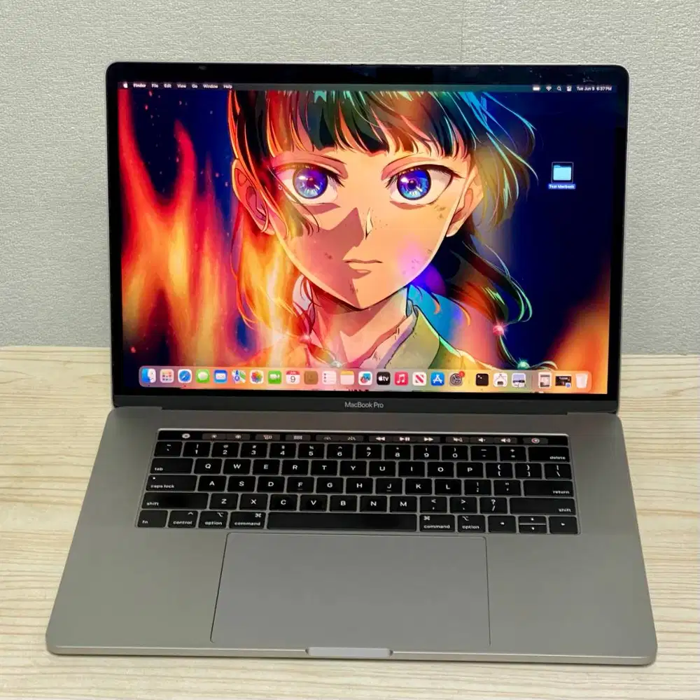 MacBook Pro 15 Inch 2018 Core i7 RAM 16GB SSD 256GB Dual VGA Mulus