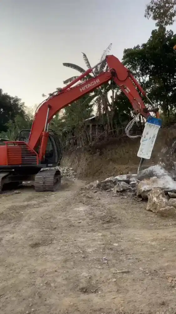 Hydraulic Breaker Excavator 20 Ton Siap Pakai