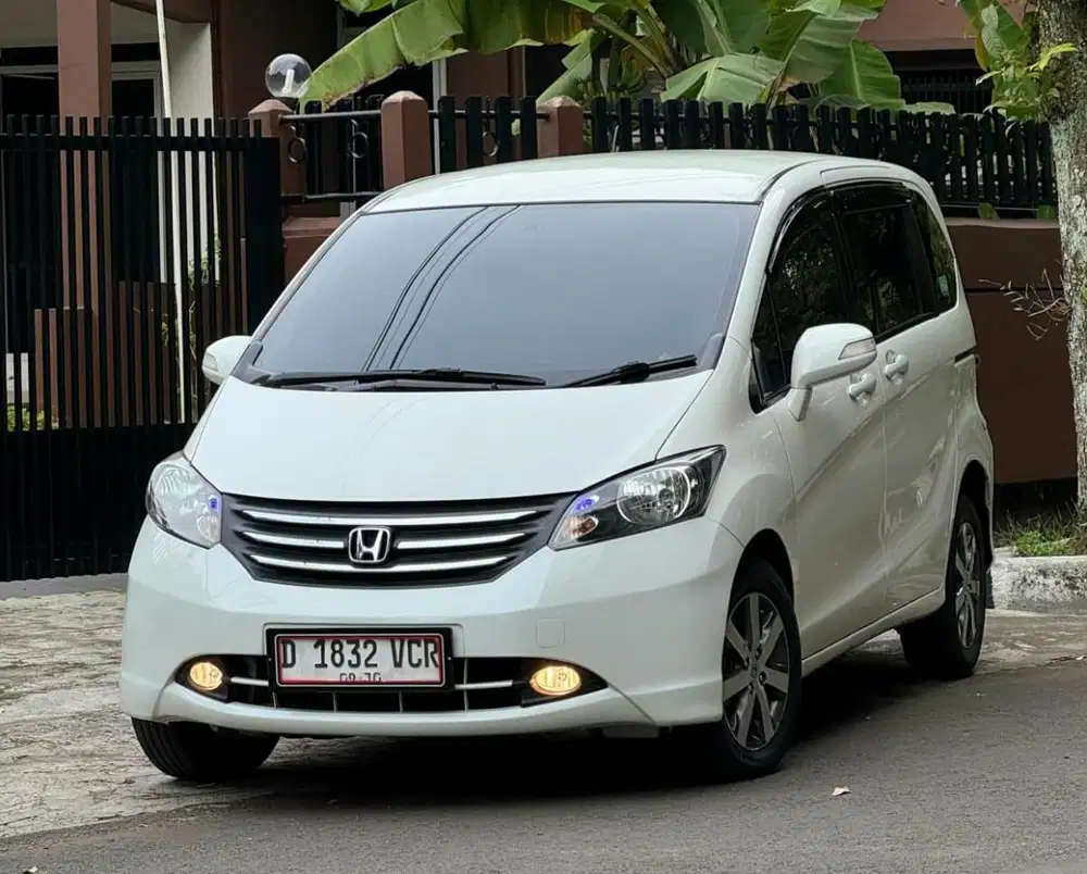 Honda FREED PSD 1.5 AT 2011 AC DIGITAL LowKM 126rb ISTIMEWA BANDUNG