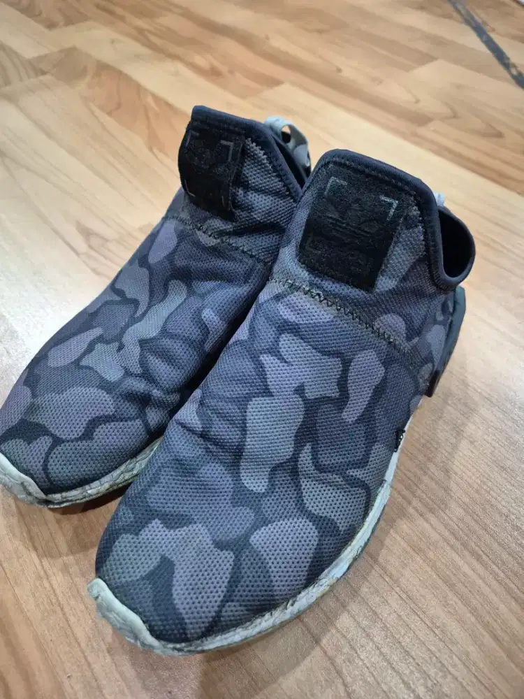 Sepatu jogging lari jalan