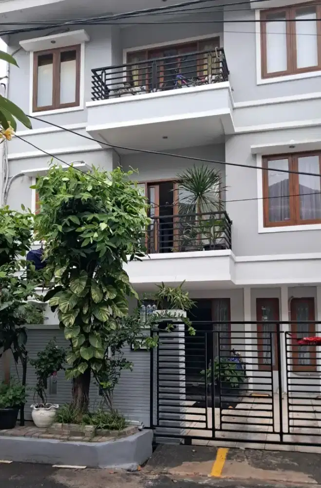 Dijual rumah bagus di Janur Hijau Kelapa Gading Jakarta