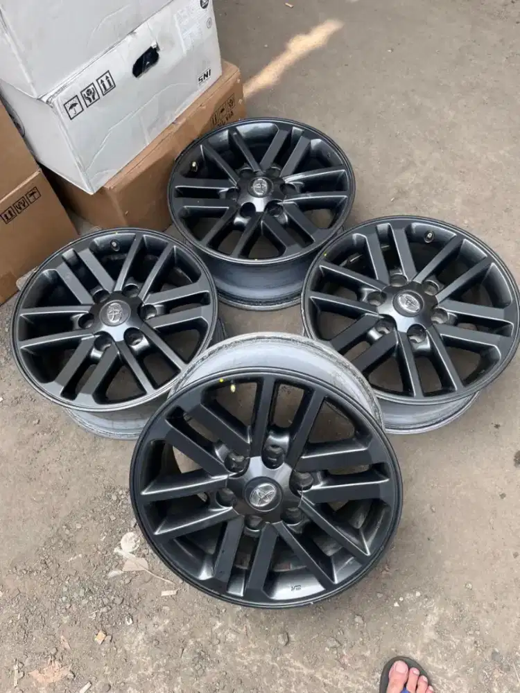 Velg original Toyota Fortuner vnt ring 17 pcd 6x139,7 4pcs