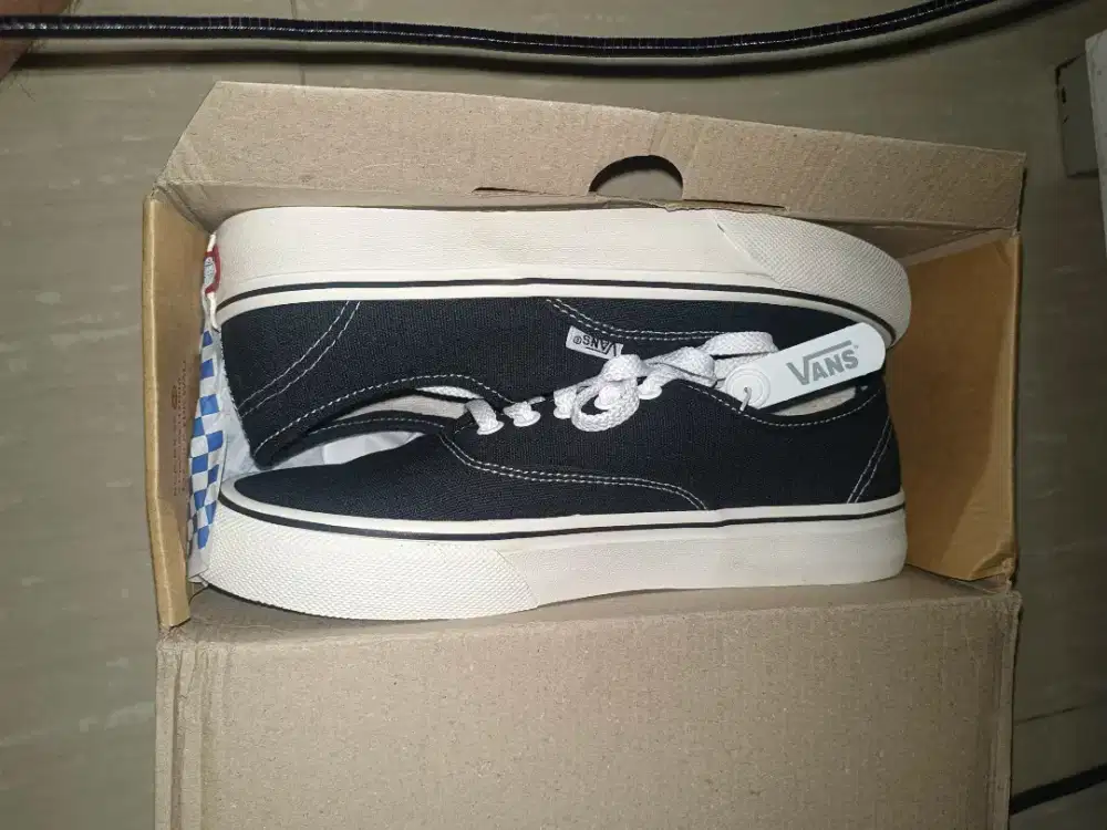 Sepatu vans authentic size 41