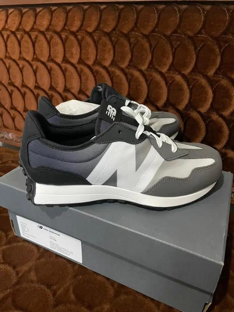 Sepatu new balance 327 grey bw