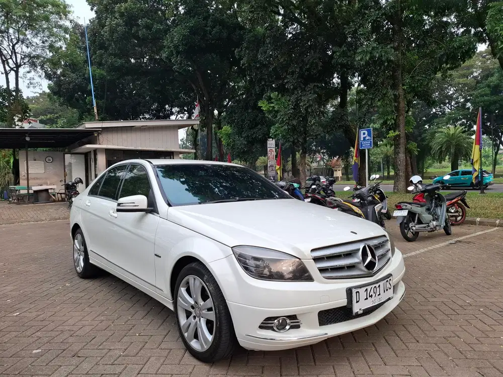 Mercedes-Benz C200 2010 Bensin