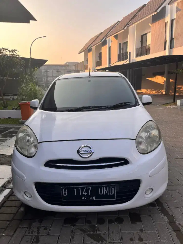 Nissan March 2011