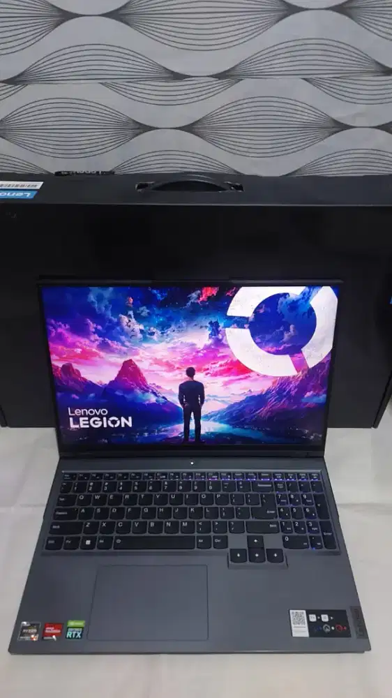 Legion 5 PRO Ryzen 7 5800H RTX 3070 8GB 
RAM 32GB 
SSD 1TB