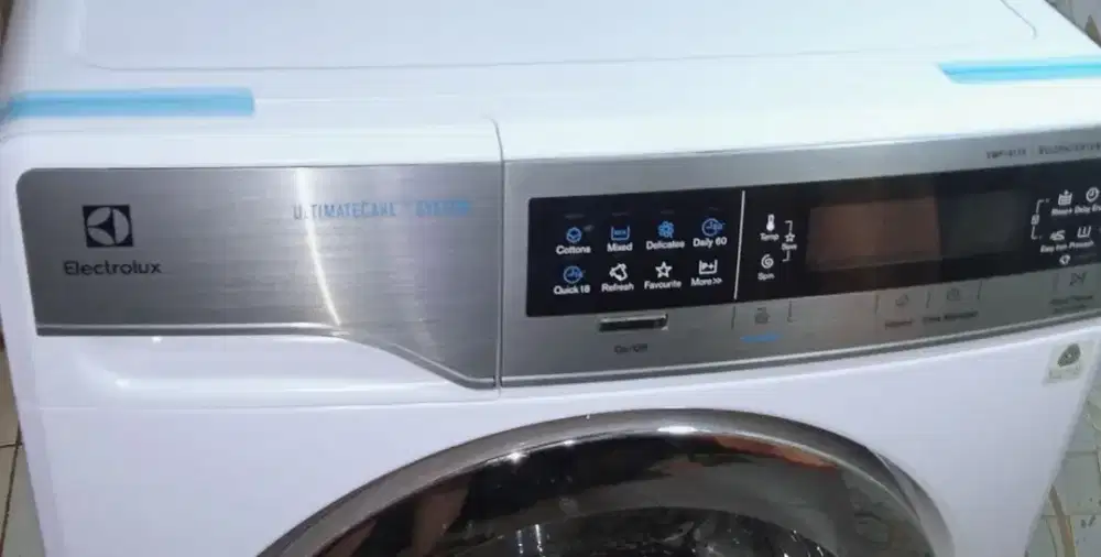 Mesin cuci frontloading Electrolux 11kg full touchscreen model baru