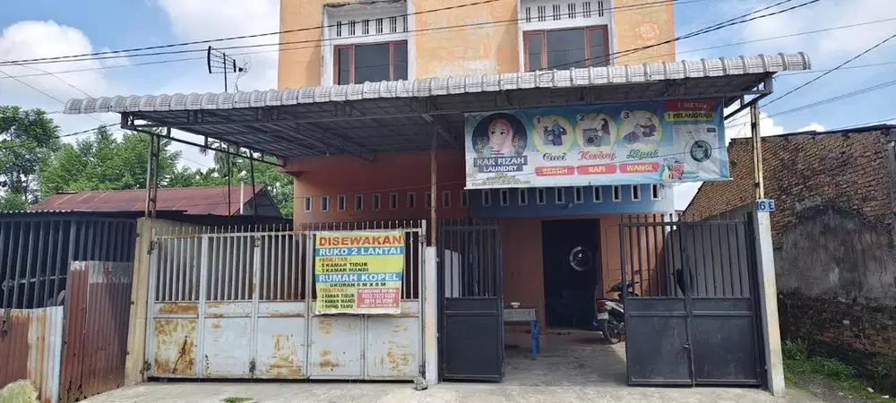 DIJUAL TANAH DENGAN 3 RUMAH DAN 2 RUKO