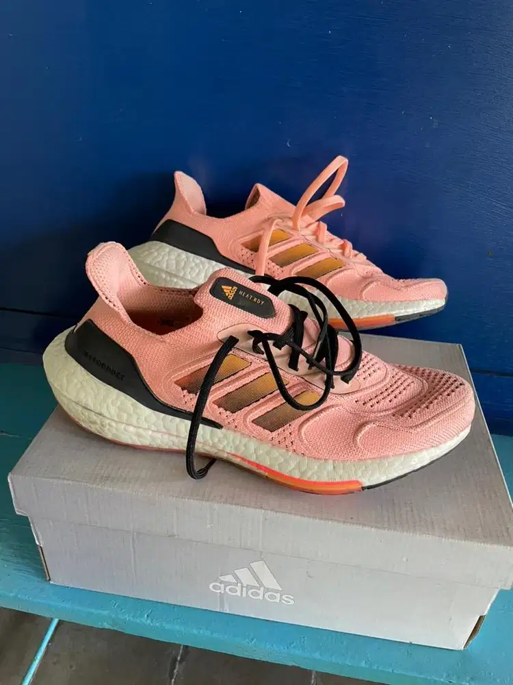 Sepatu running adidas ultraboost