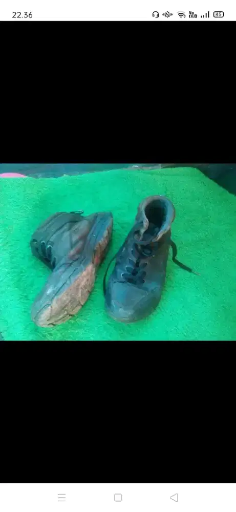 1 pasang sepatu kulit