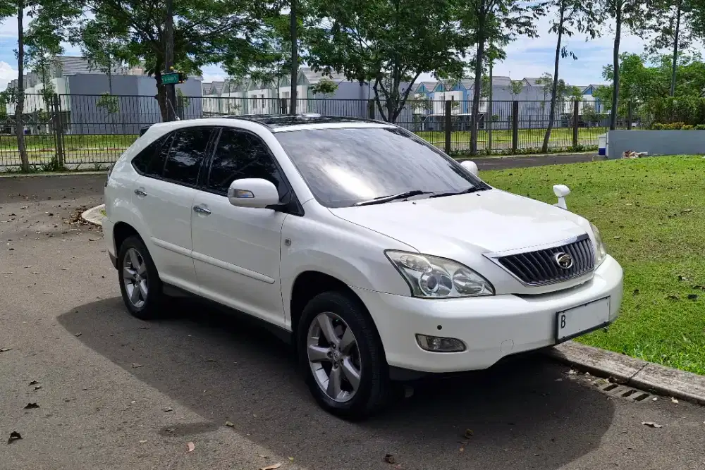 Rare Toyota Harrier 2010 Pearl White Mobil Harian