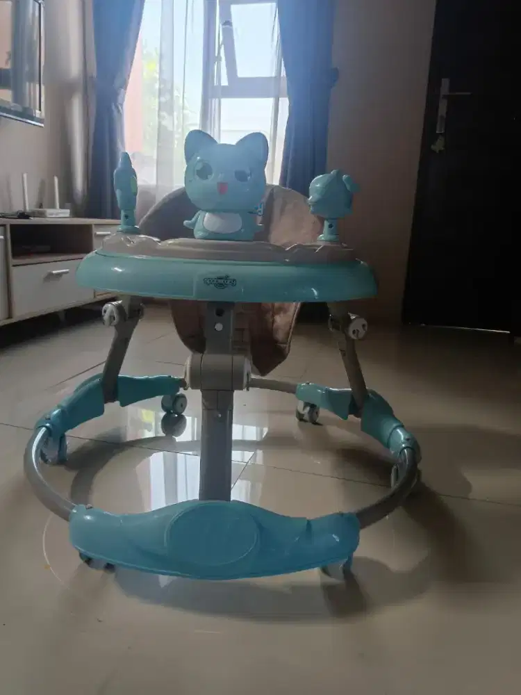 Baby walker untuk belajar jalan