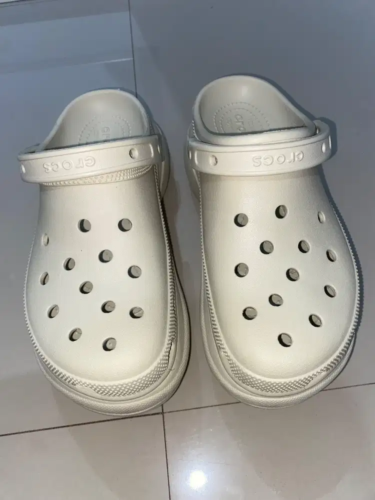 Women Bae Crocs