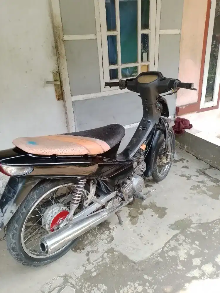 Di jual Honda supra x taun 2002.. unit sgtuh ada nya. Sudah kopling.