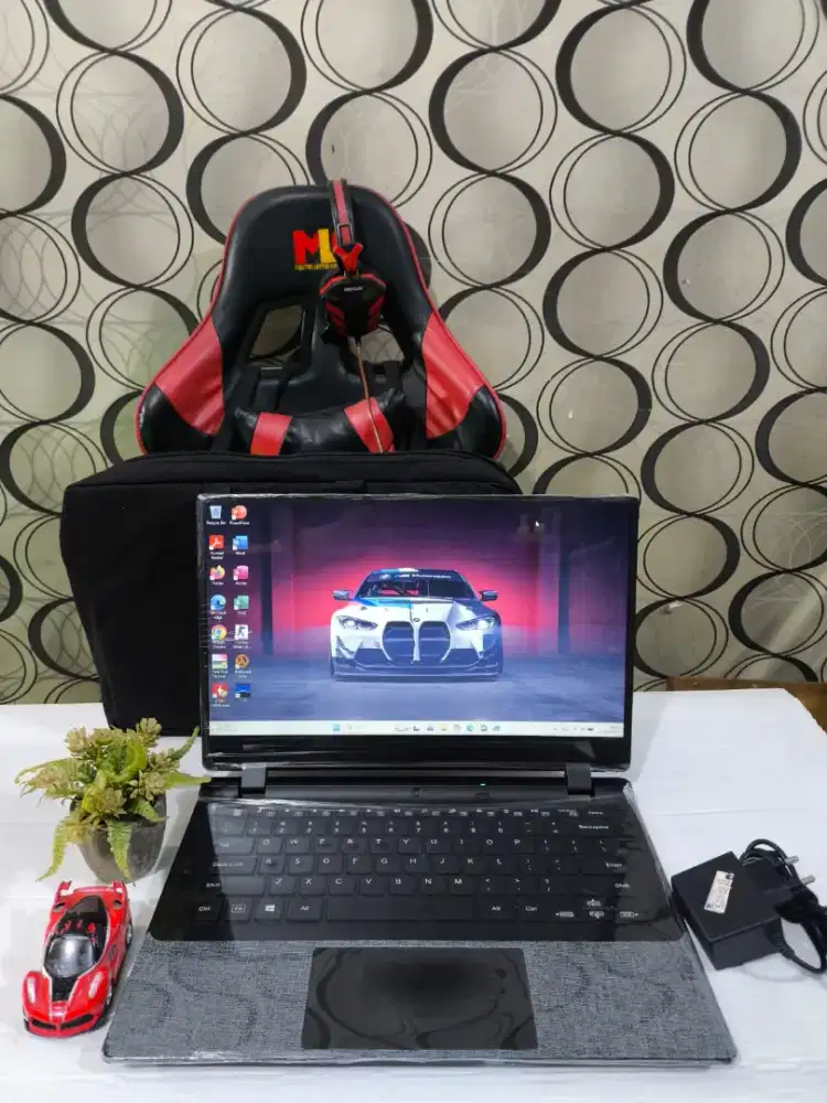 Laptop SuperSlim Super Tipis,