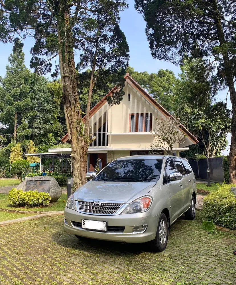 Toyota Kijang Innova 2004 Bensin