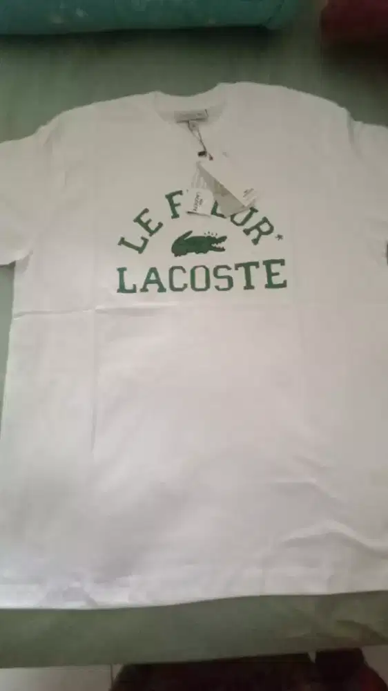 Kaos Lacoste putih