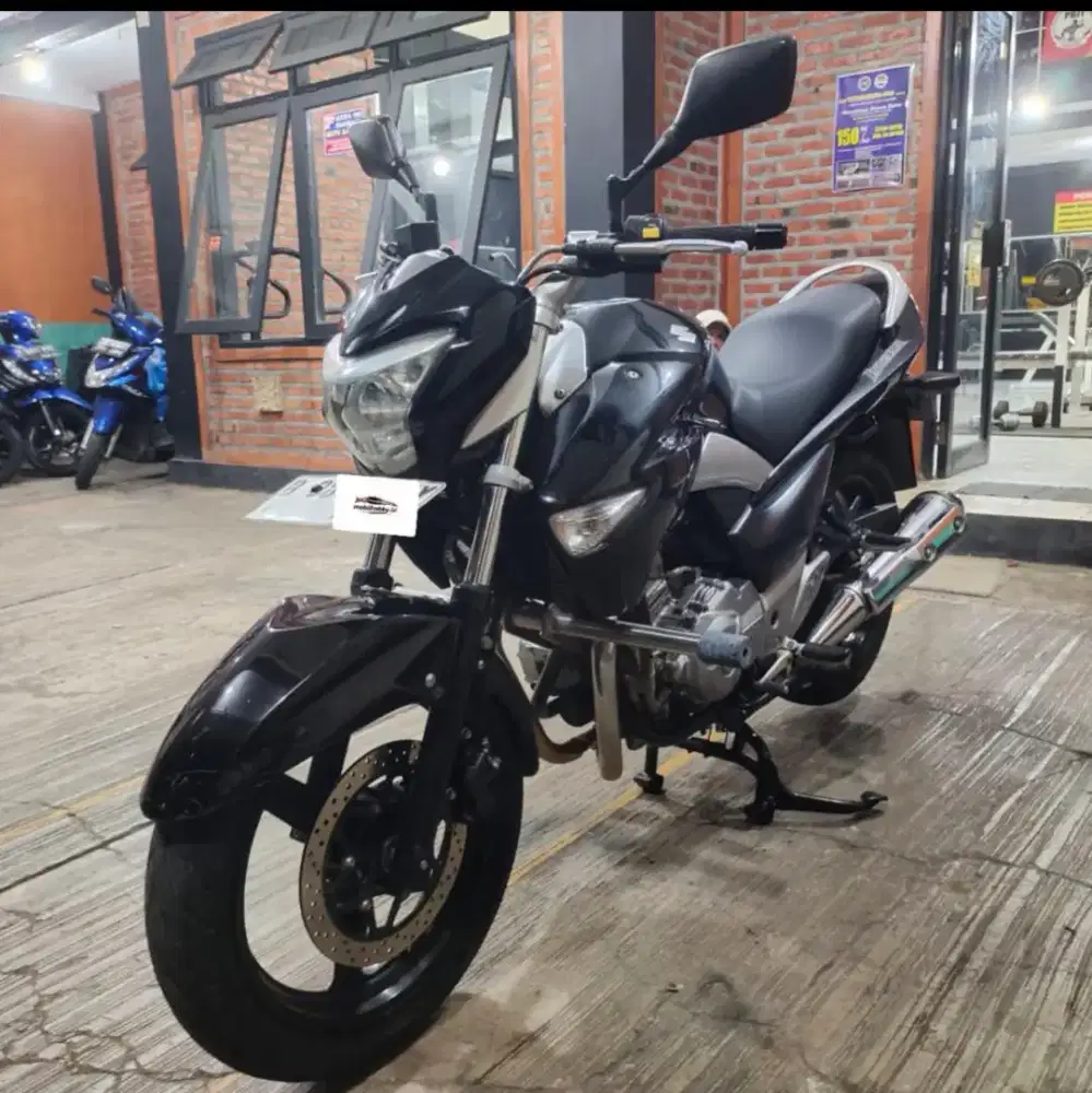 Suzuki GW 250 Inazuma Tahun 2013