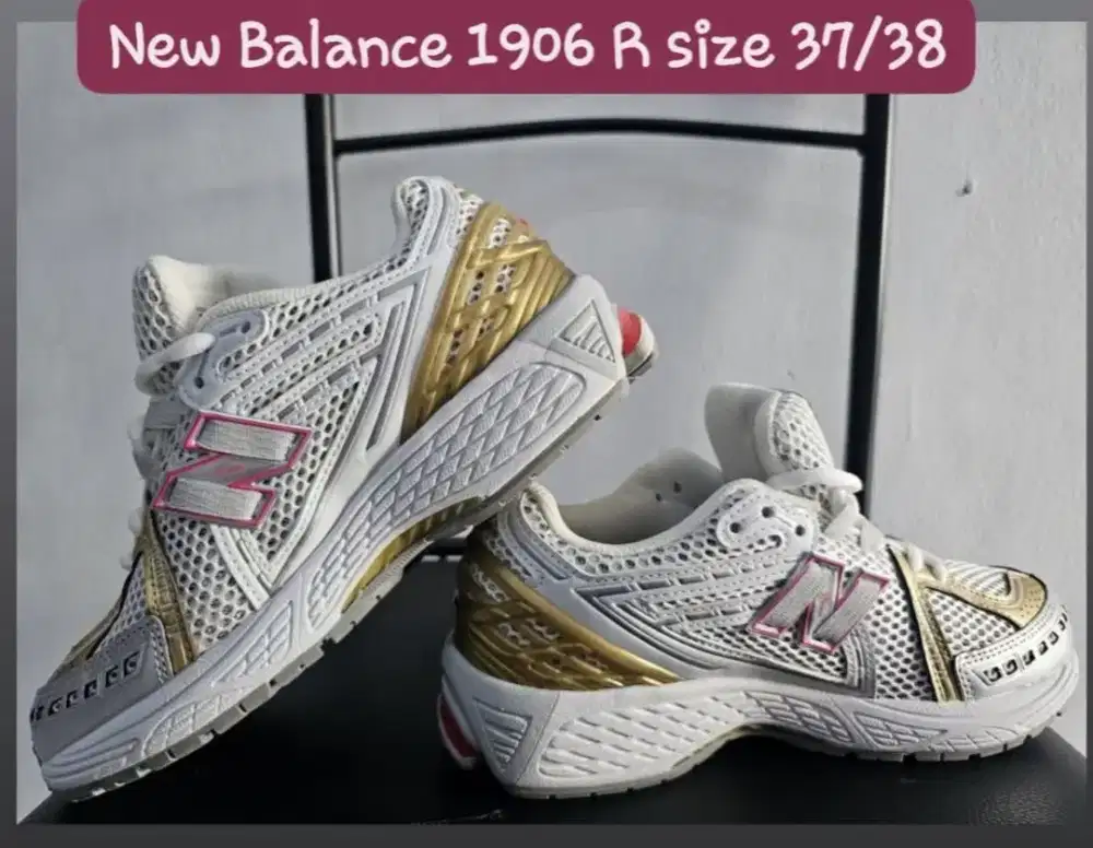 Sepatu Sneakers New Balance 1906R Metallic Gold Pink - Size 38