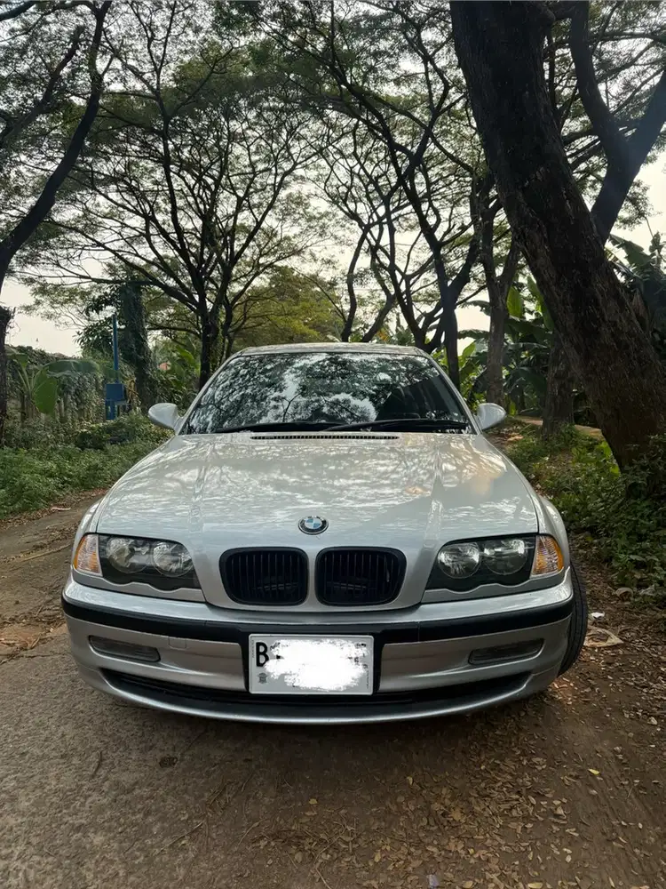 BMW 318i 2000 Bensin