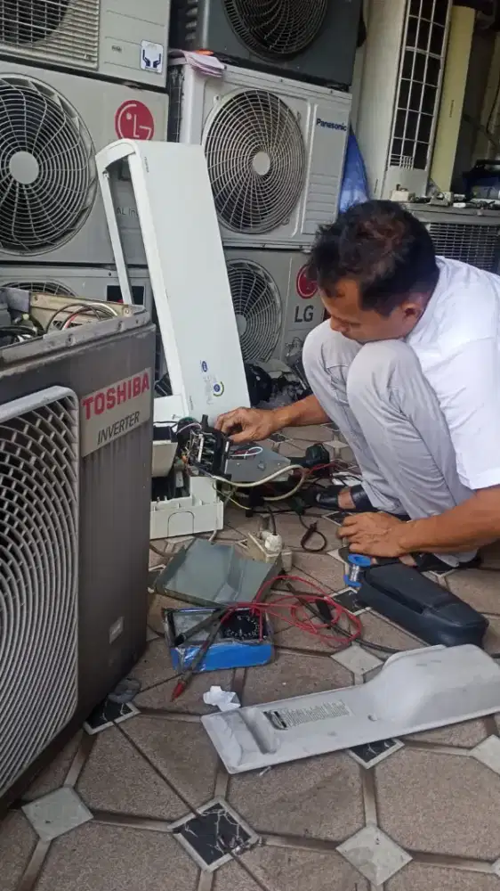 Service Ac,Kulkas,Pompa Air,Mesin Cuci dan Bongkar Pasang AC.