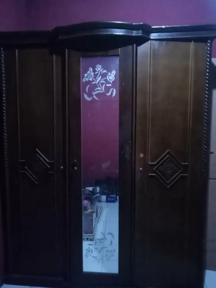 Lemari kayu 3 pintu