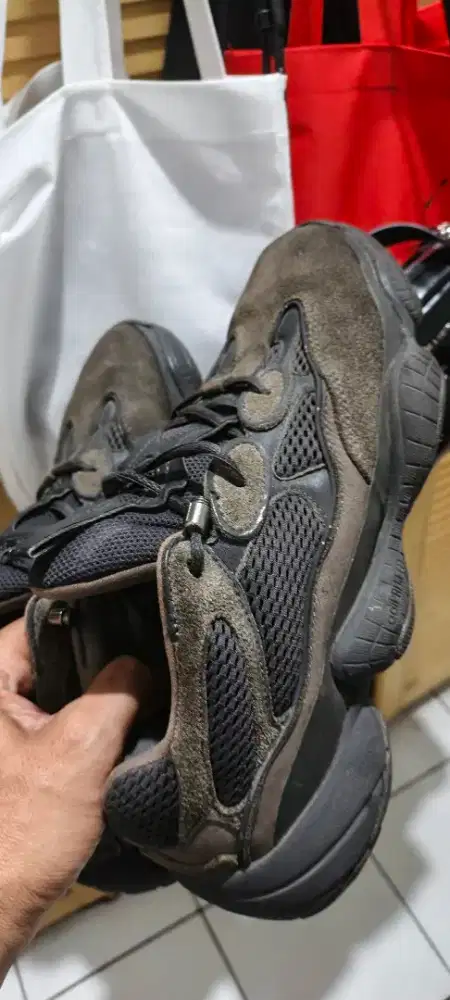 sepatu adidas yezzi kulit