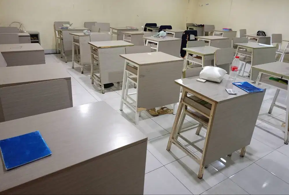 Meja kursi sekolah