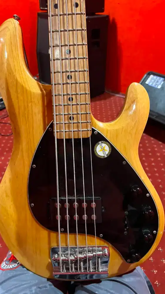 Bass sterling ray 35 by musicman istimewa