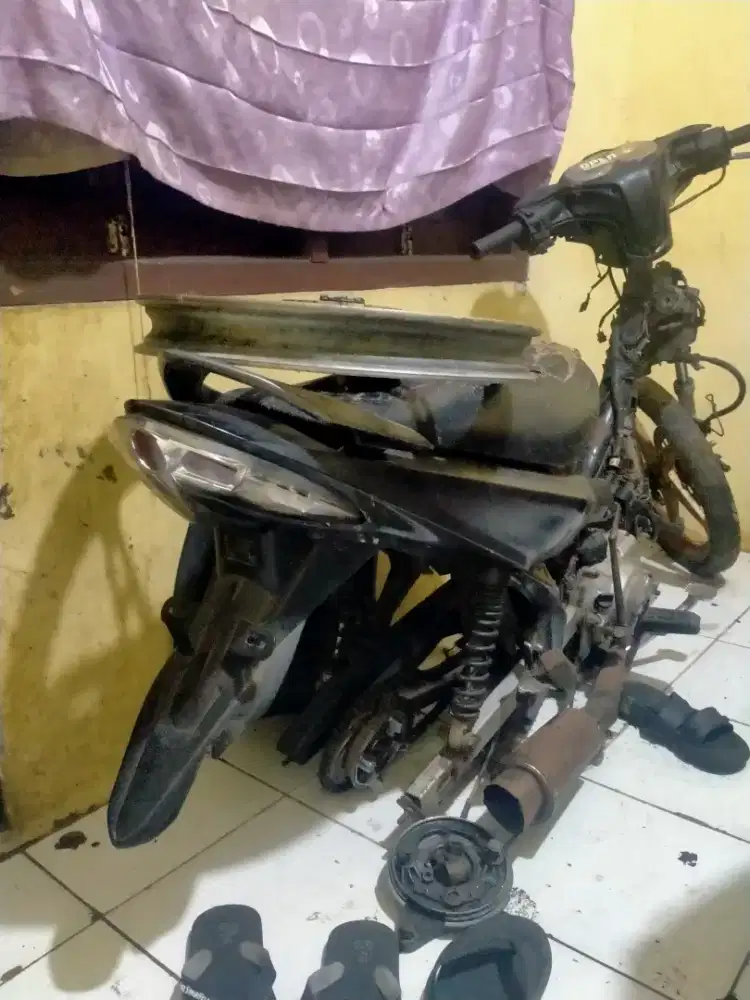 Di jual motor Yamaha zepiter kondisi mati total ban belang gak ada