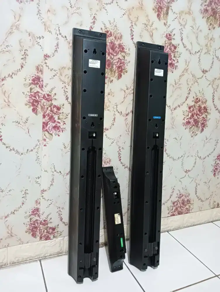 Speaker Sony tinggi 82.5 cm