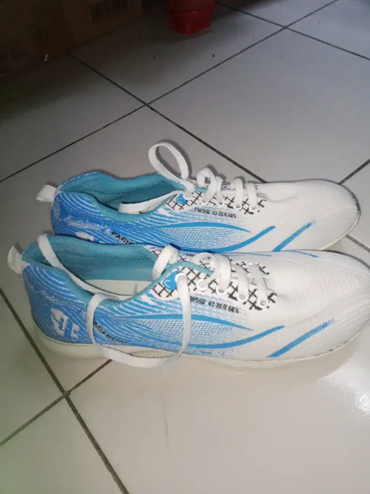 Sepatu running casual sporty