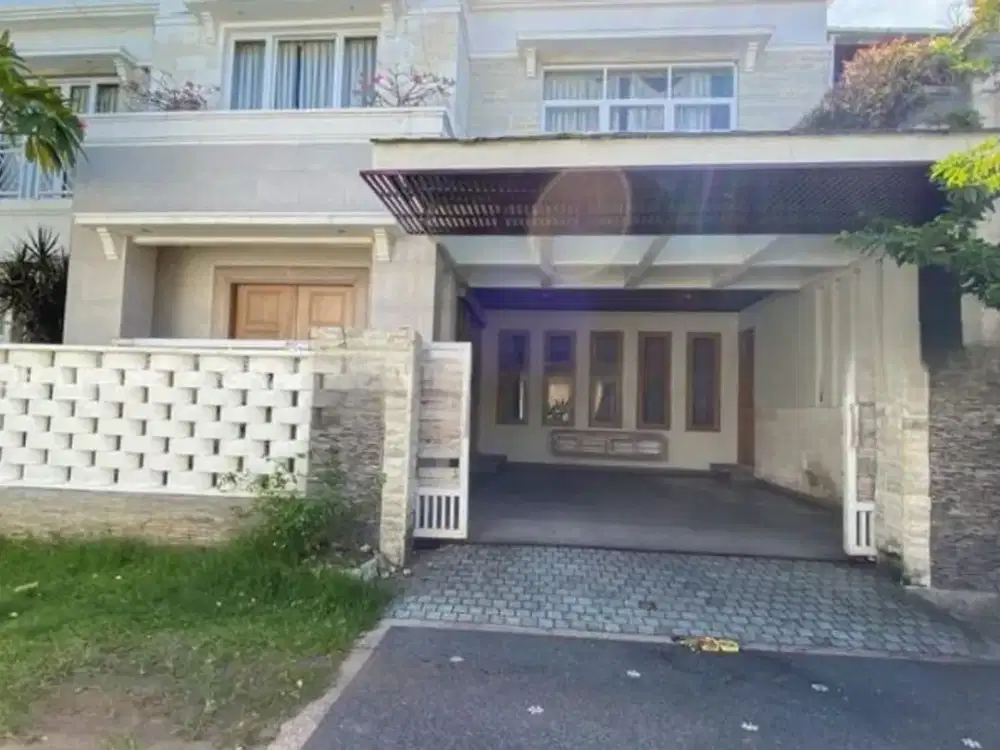 RUMAH MODERN DI DEWI MADRI RENON DENPASAR