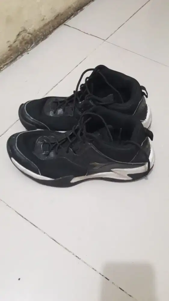Sepatu Basket Diadora