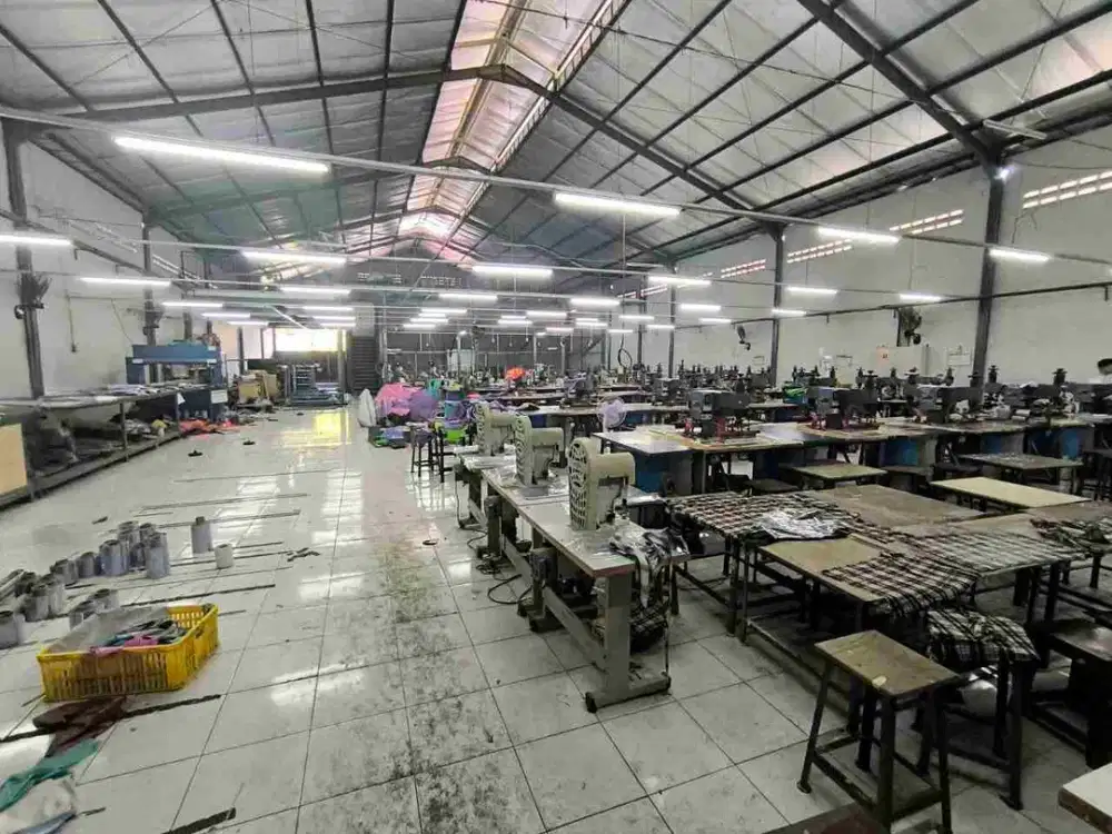 gudang produksi jas hujan include mesin langsung running Sukoharjo
