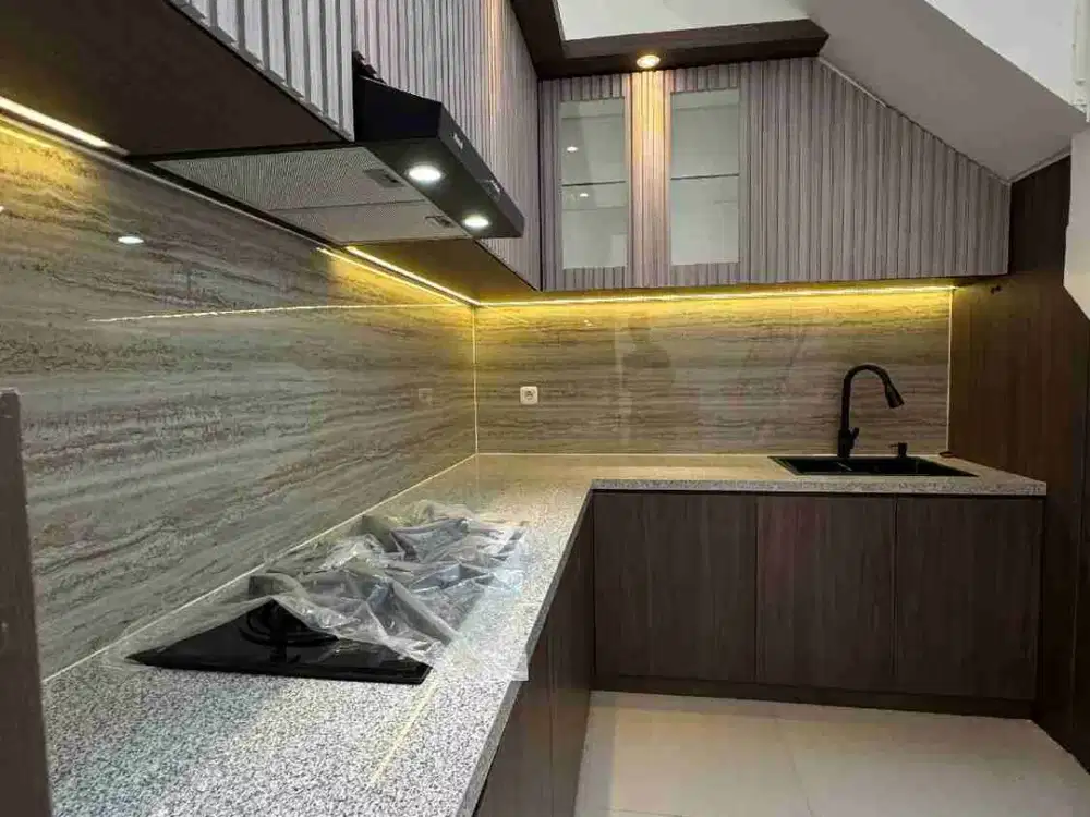 [ROOFTOP] Rumah Premium Bekasi 2,5 Lantai Semi Furnish Dekat Tol Grand Wisata