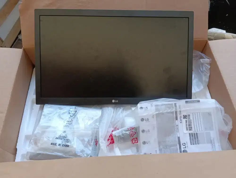 Monitor LED LG 20MK400H 19.5 Inch Port HDMI - Fullset Dus Mulus Sekali