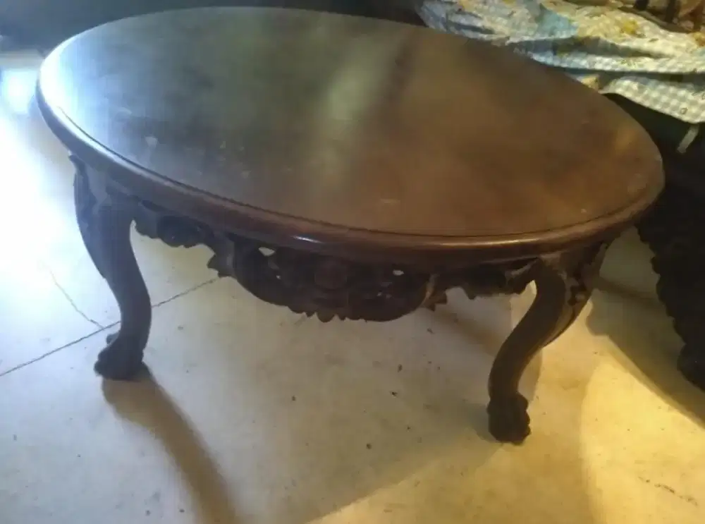 Meja bundar ukir buah kayu dr Philipina -vintage tahun 70an